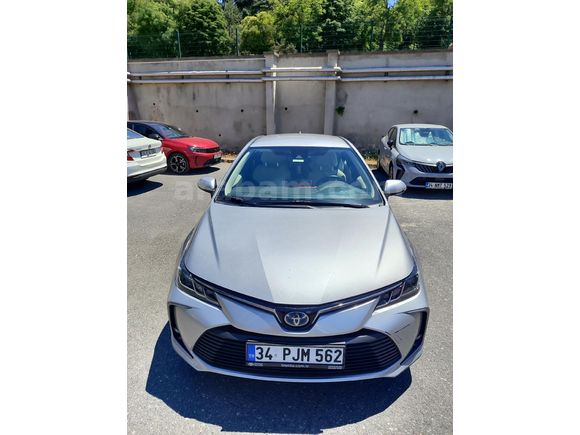 Sahibinden Toyota Corolla 1.8 Hybrid Dream 2022 Model