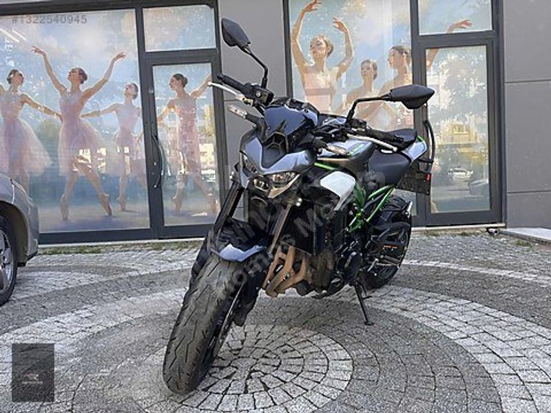 Galeriden Kawasaki Z 900 2025 Model İstanbul 10.000 km Yeşil