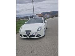 Sahibinden Alfa Romeo Giulietta 1.4 TB Distinctive 2011 Model  250.000 km Beyaz