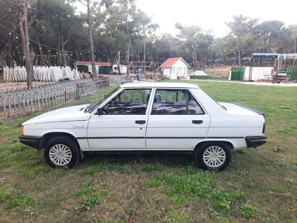 Galeriden Renault R 9 1.4 Spring 1996 Model Antalya