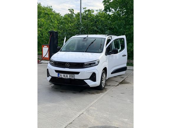 Sahibinden Opel Combo 1.5 CDTI Essential 2025 Model 