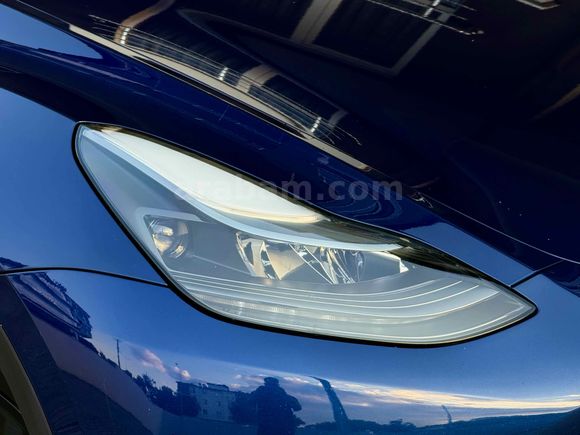  Tesla Model Y Standart Range   DEEP BLUE İÇ BEYAZ