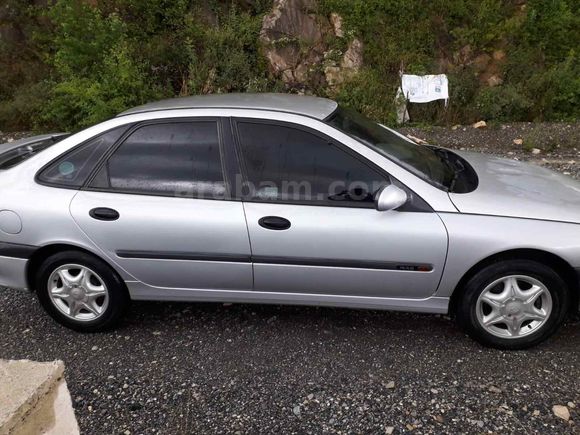 Sahibinden Renault Laguna 1.8 RXE 2000 Model 
