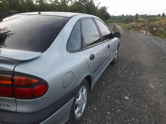 Sahibinden Renault Laguna 1.8 RXE 2000 Model 