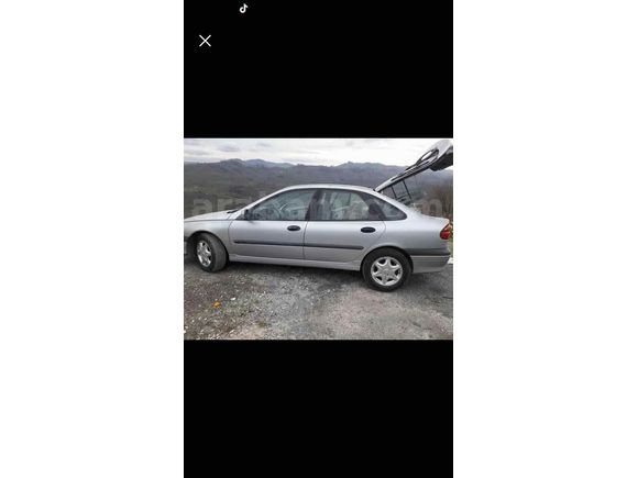 Sahibinden Renault Laguna 1.8 RXE 2000 Model 