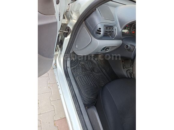 2001 MODEL 1.4 RNA KLİMALI YENİ BAKIMLI 246500 km