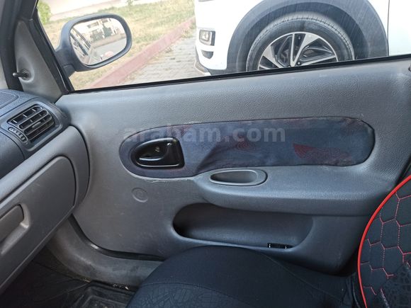 2001 MODEL 1.4 RNA KLİMALI YENİ BAKIMLI 246500 km