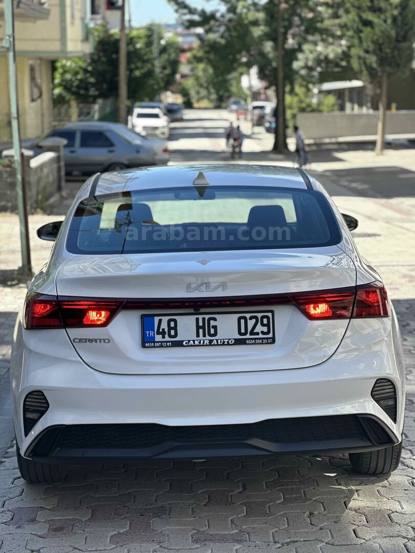 Galeriden Kia Cerato 1.6 MPI Elegance 2022 Model İstanbul 49.850 km Beyaz 7