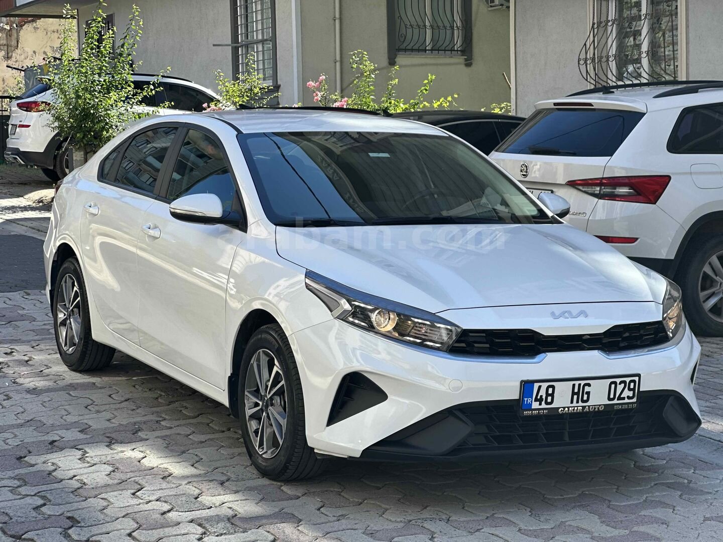 Galeriden Kia Cerato 1.6 MPI Elegance 2022 Model İstanbul 49.850 km Beyaz 3