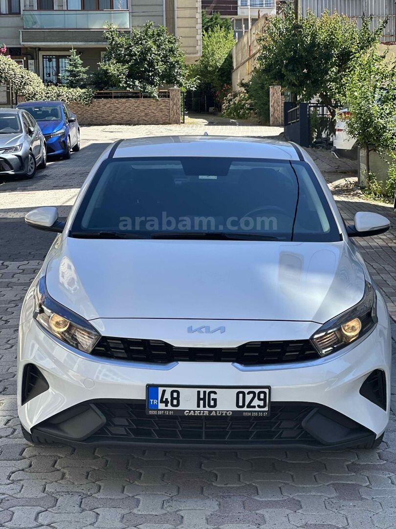 Galeriden Kia Cerato 1.6 MPI Elegance 2022 Model İstanbul 49.850 km Beyaz 4