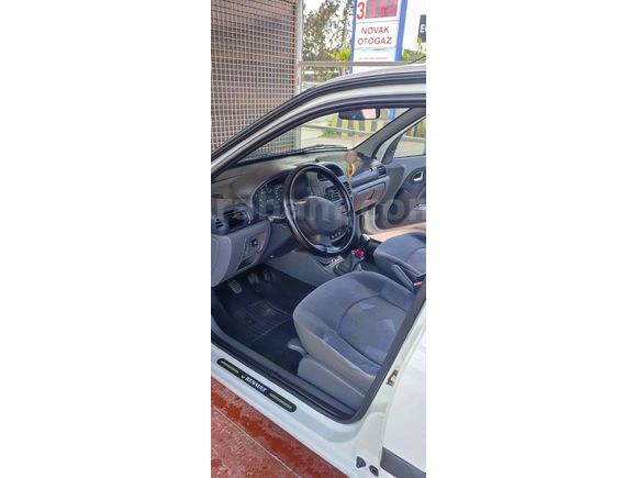 Sahibinden Renault Clio 1.4 RTA 2001 Model İzmir