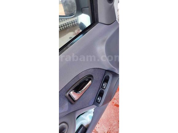 Sahibinden Renault Clio 1.4 RTA 2001 Model İzmir