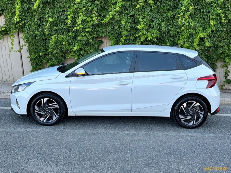 Galeriden Hyundai i20 1.4 MPI Style 2021 Model İstanbul 41.850 km Beyaz