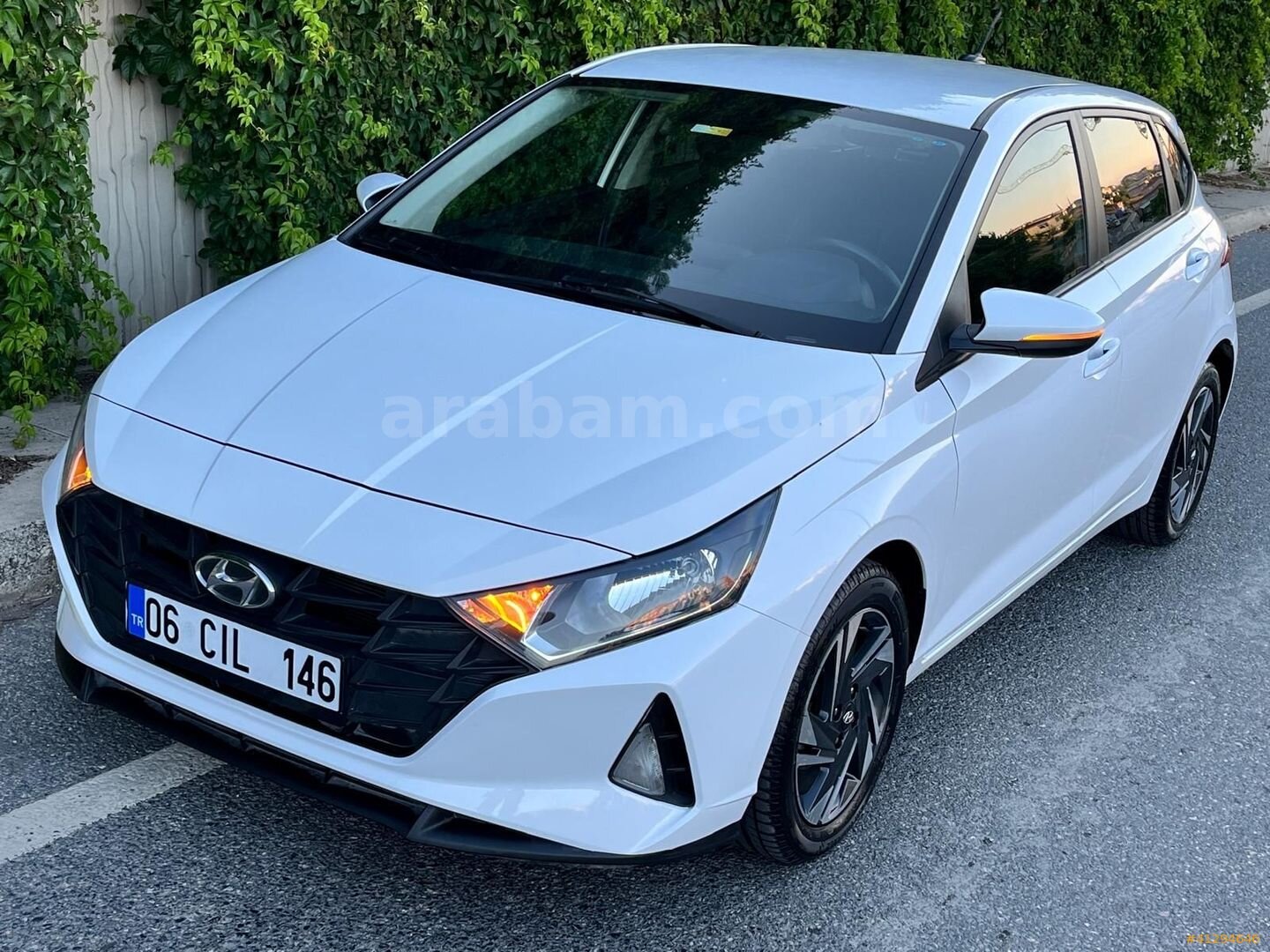 Galeriden Hyundai i20 1.4 MPI Style 2021 Model İstanbul 41.850 km Beyaz 3