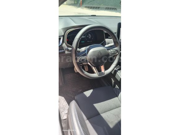 Sahibinden Tam donanımlı Orijinal Renault Clio 1.0 TCe Techno Esprit Alpine 2025 Model