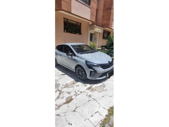 Sahibinden Tam donanımlı Orijinal Renault Clio 1.0 TCe Techno Esprit Alpine 2025 Model