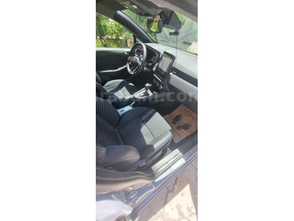 Sahibinden Tam donanımlı Orijinal Renault Clio 1.0 TCe Techno Esprit Alpine 2025 Model