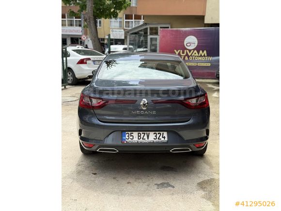 Megane Sedan 1.3 TCe Touch EDC