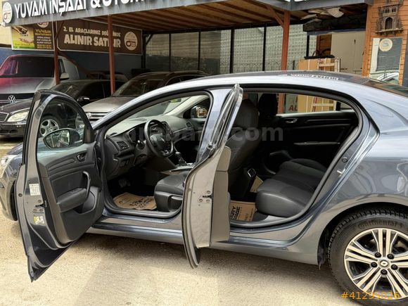 Megane Sedan 1.3 TCe Touch EDC