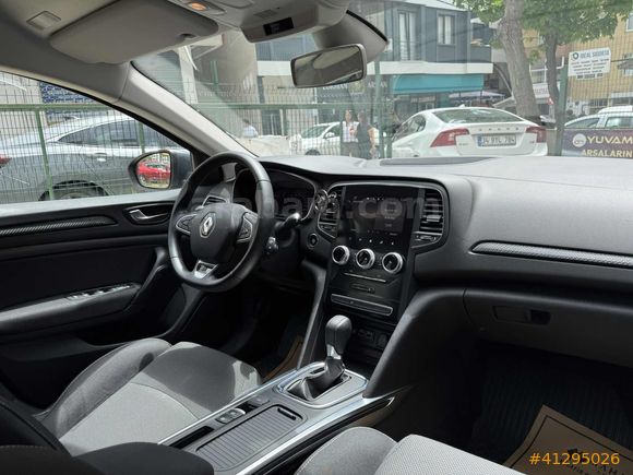 Megane Sedan 1.3 TCe Touch EDC