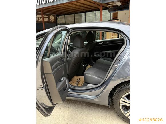 Megane Sedan 1.3 TCe Touch EDC