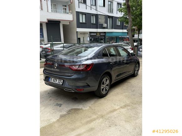 Megane Sedan 1.3 TCe Touch EDC