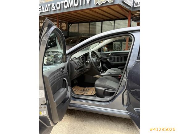 Megane Sedan 1.3 TCe Touch EDC