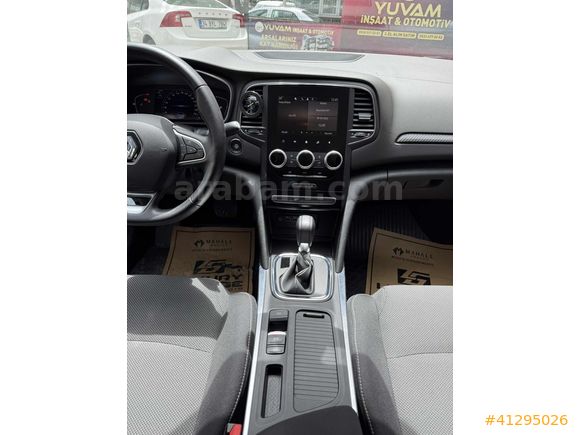 Megane Sedan 1.3 TCe Touch EDC