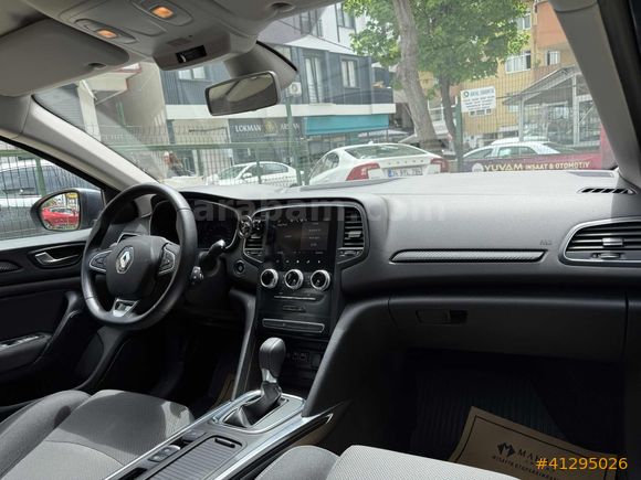 Megane Sedan 1.3 TCe Touch EDC