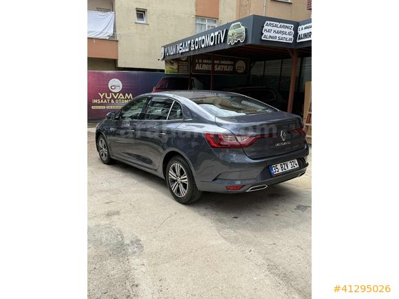Megane Sedan 1.3 TCe Touch EDC
