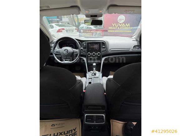 Megane Sedan 1.3 TCe Touch EDC