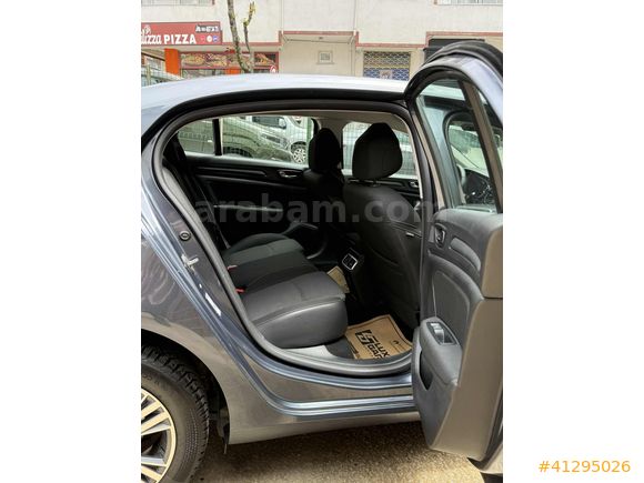 Megane Sedan 1.3 TCe Touch EDC