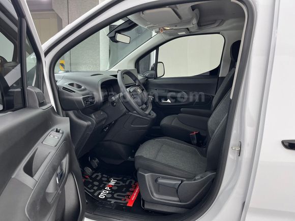 otomobil Opel Combo 1.5 D Essential