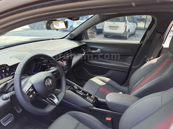 Sahibinden 2000 KM 2025 Alfa Romeo Junior Ibrida Speciale Full Mat PPF