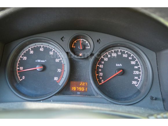 MEMURDAN TEMİZ OPEL ASTRA