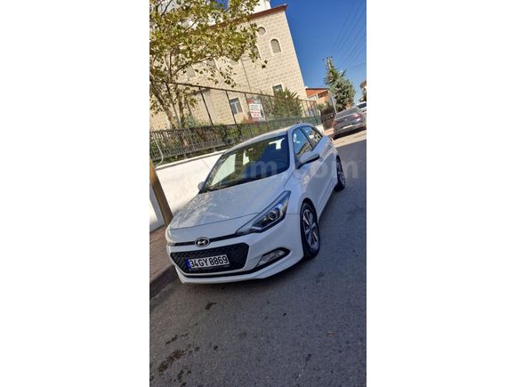 Sahibinden Hyundai i20 1.4 MPI Style 2015 Model  148.250 km Beyaz