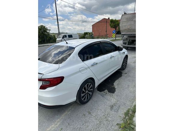 1.4 100 bin km ,lpg li ,ağır hasarlı, sorunsuz