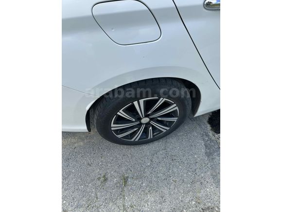 1.4 100 bin km ,lpg li ,ağır hasarlı, sorunsuz
