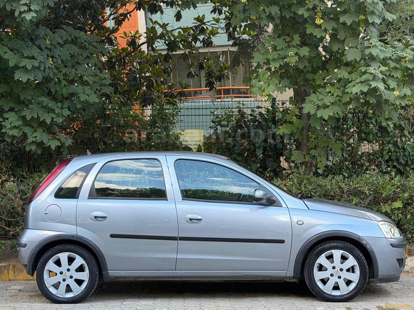 Galeriden Opel Corsa 1.4 Twinport Enjoy 2005 Model İstanbul 149.000 km Gri 5