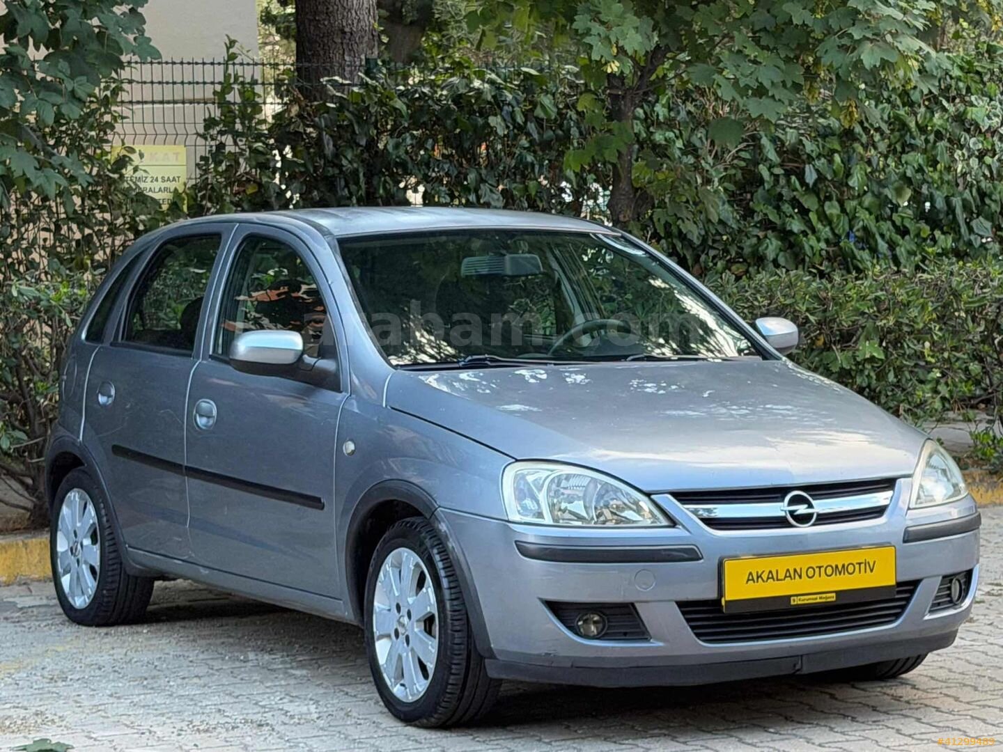 Galeriden Opel Corsa 1.4 Twinport Enjoy 2005 Model İstanbul 149.000 km Gri 1