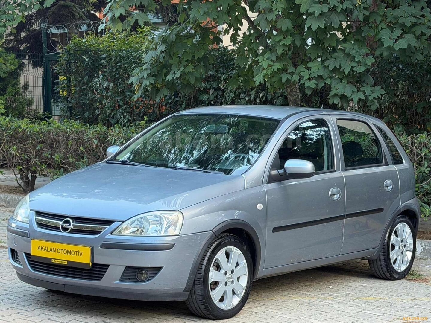 Galeriden Opel Corsa 1.4 Twinport Enjoy 2005 Model İstanbul 149.000 km Gri 3
