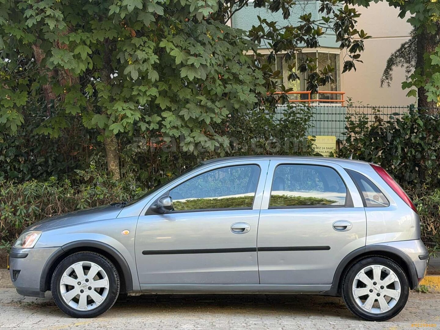 Galeriden Opel Corsa 1.4 Twinport Enjoy 2005 Model İstanbul 149.000 km Gri 6