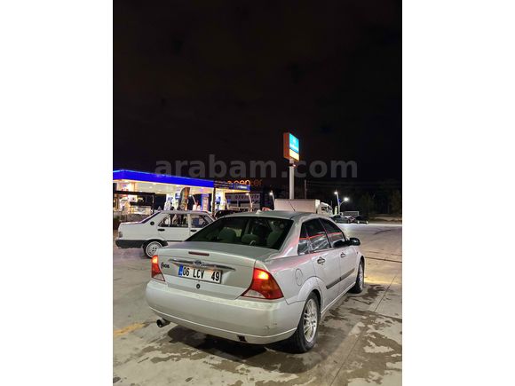 Sahibinden Ford Focus 2.0 Ghia 2001 Model 