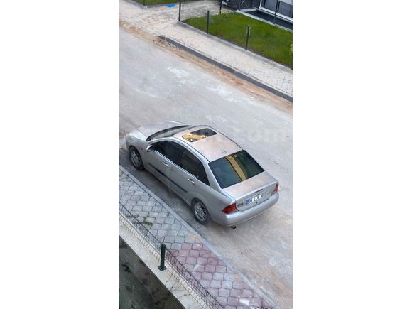 Sahibinden Ford Focus 2.0 Ghia 2001 Model 