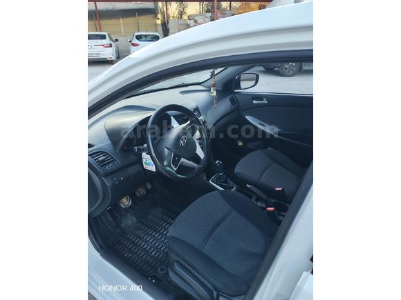 Sahibinden Hyundai Accent Blue 1.6 CRDI Mode Plus 2013 Model  207.200 km Beyaz