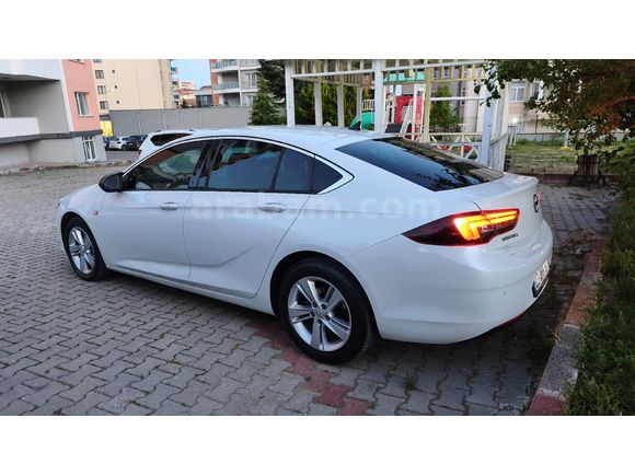 Sahibinden Opel Insignia 1.6 CDTI Design 2017 Model  156.000 km Beyaz