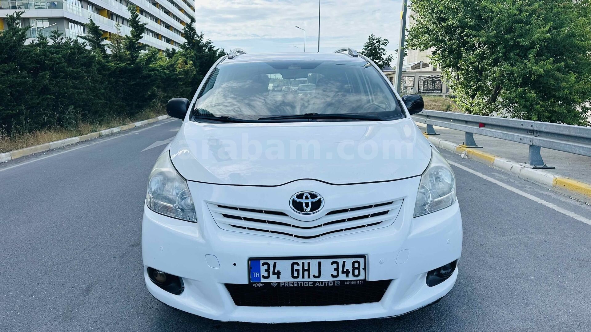 Galeriden Toyota Corolla 2.0 D-4D Comfort Extra Verso 2011 Model İstanbul 252.000 km Beyaz 1