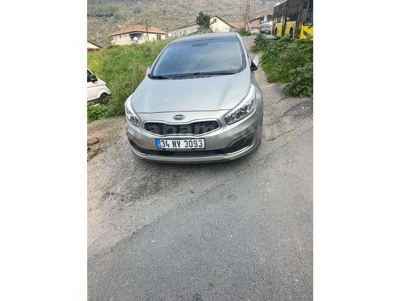 Sahibinden Kia Ceed 1.6 CRDi Premium 2015 Model