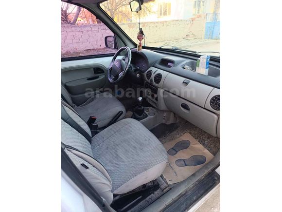 Sahibinden Renault Kangoo 1.5 dCi Expression 2005 Model  256.000 km Beyaz