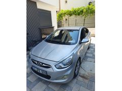 Sahibinden Hyundai Accent Blue 1.6 CRDI Mode Plus 2013 Model  175.000 km Gri (Gümüş)